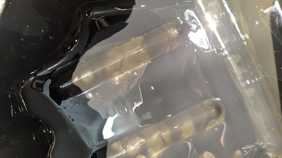 золотиста стружка в піддоні 1