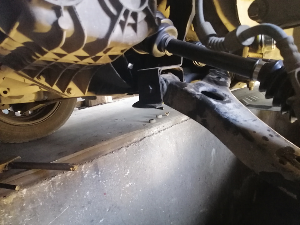 259 690 км. Заміна лівої півосі ford transit connect 1.8 TDCi 4