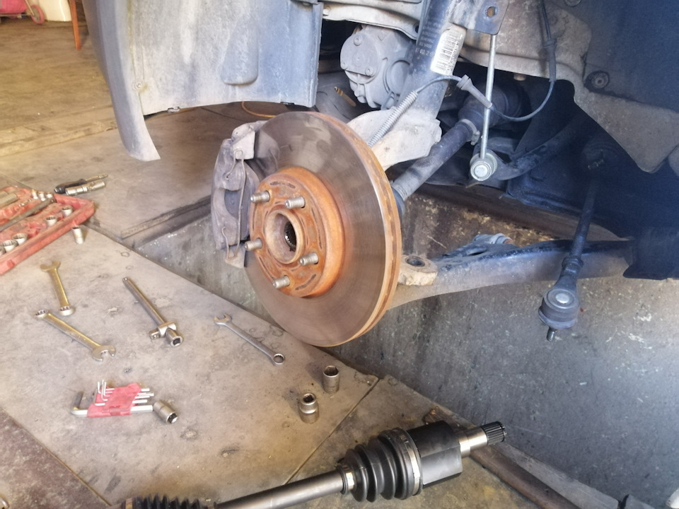 259 690 км. Заміна лівої півосі ford transit connect 1.8 TDCi 2