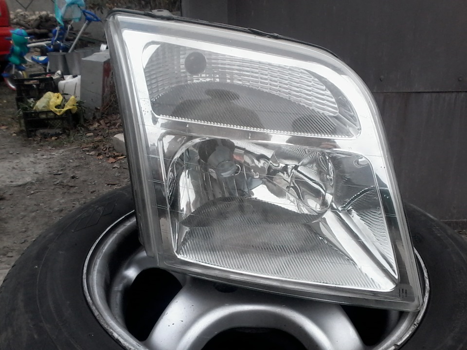 Продам фару от Ford Transit Connect 2