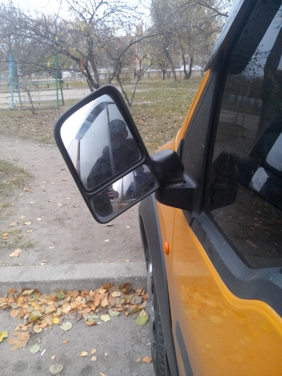 Ліве дзеркало заднього виду