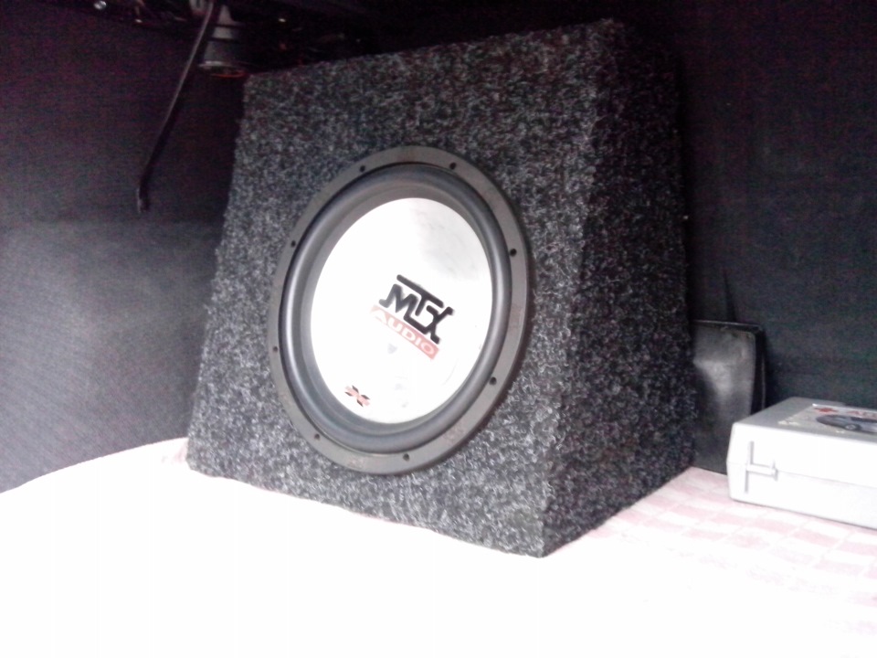 Поставив Саб MTX 1500 watts 4