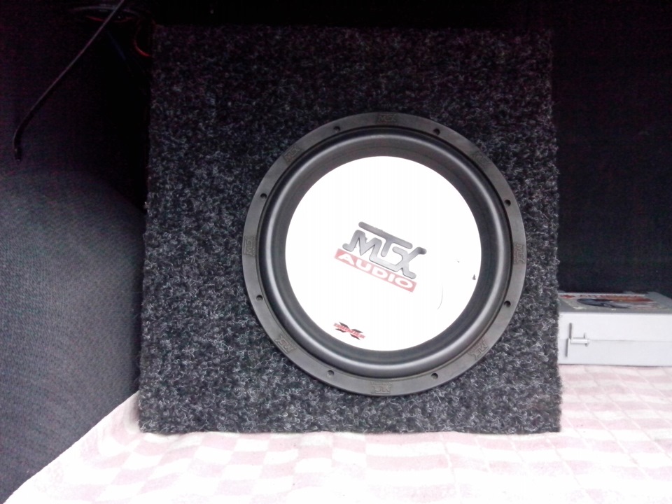 Поставив Саб MTX 1500 watts 2