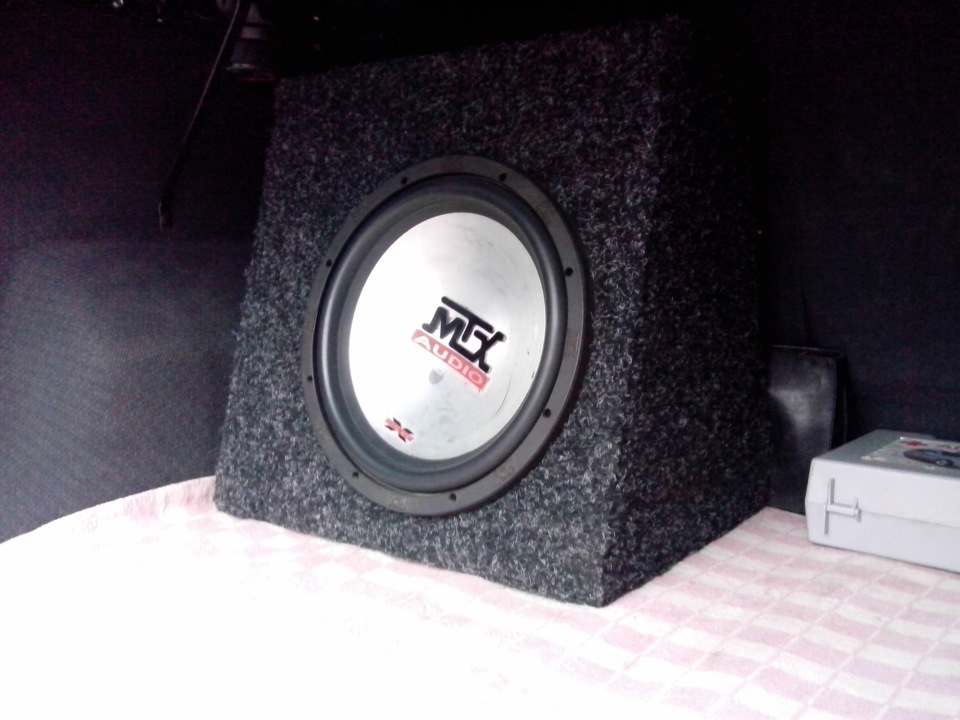 Поставив Саб MTX 1500 watts 1