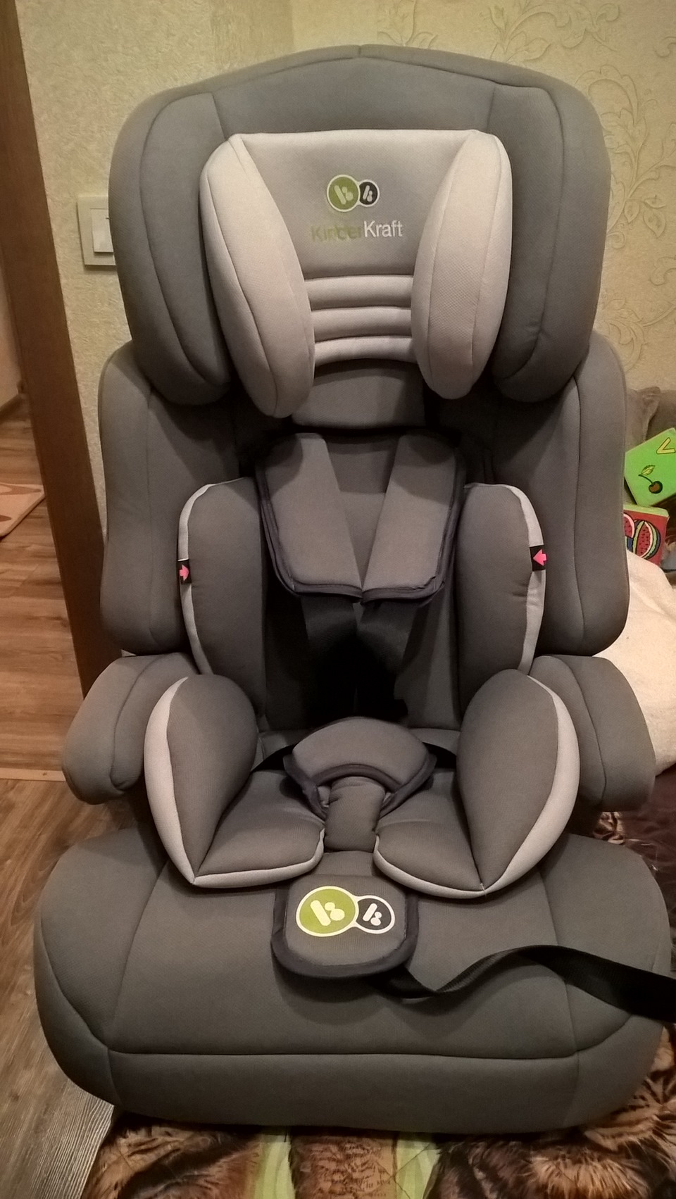 Автокрісло KinderKraft COMFORT 9-36 kg 1