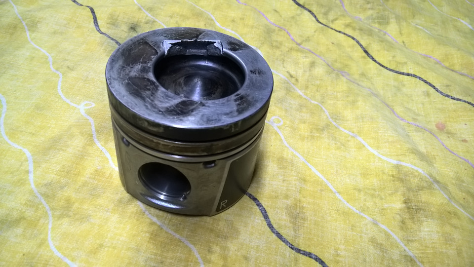 Поршні Ford Transit Connect. Двигун на запас 1