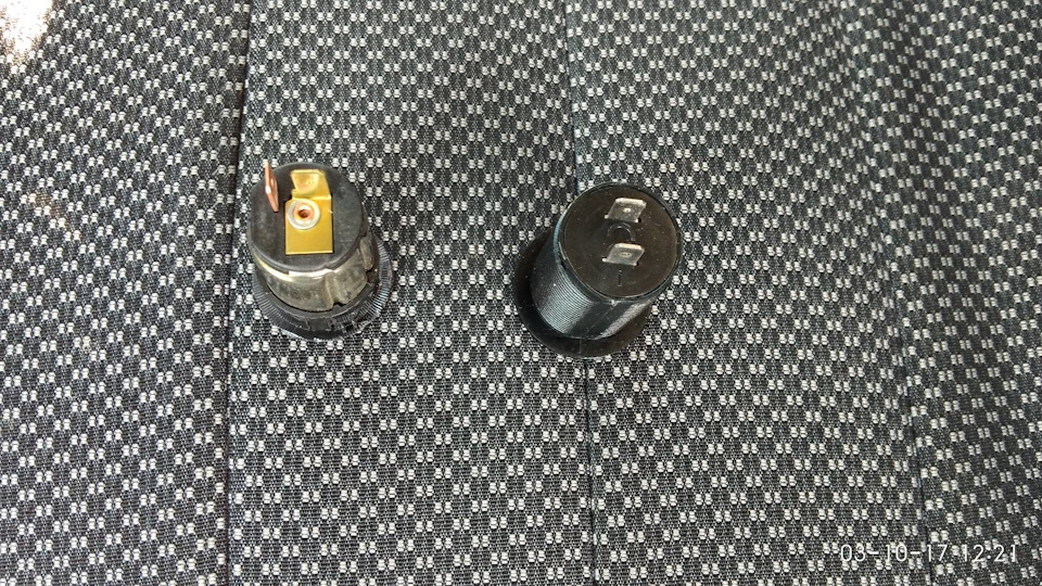 Установка USB зарядки с вольтметром вместо розетки. 4