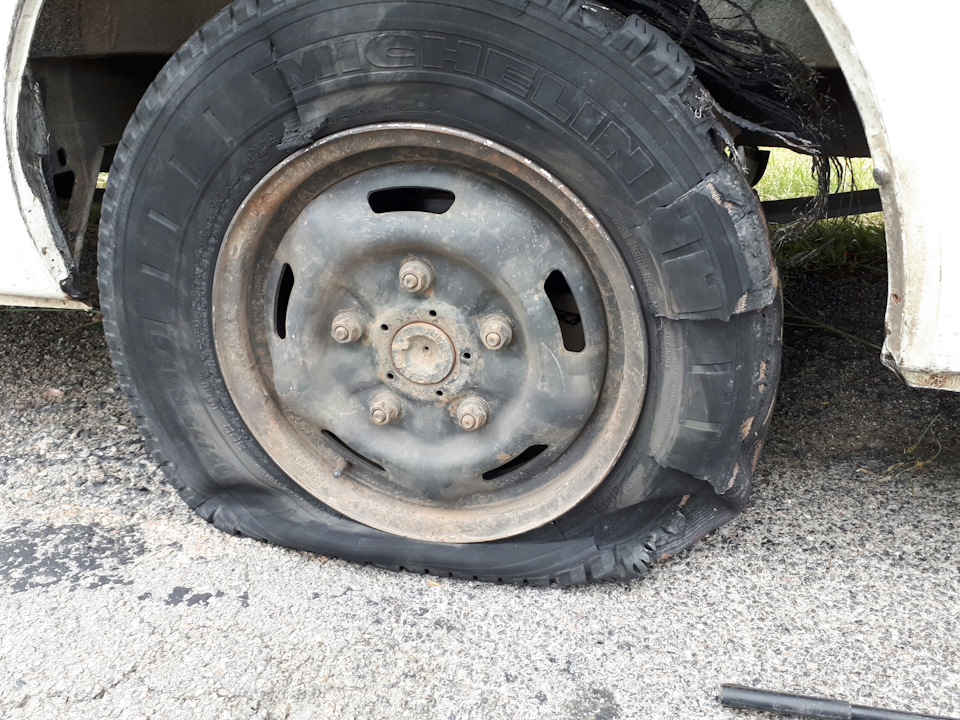 Вибухнуло колесо на швидкості 110 км. 2
