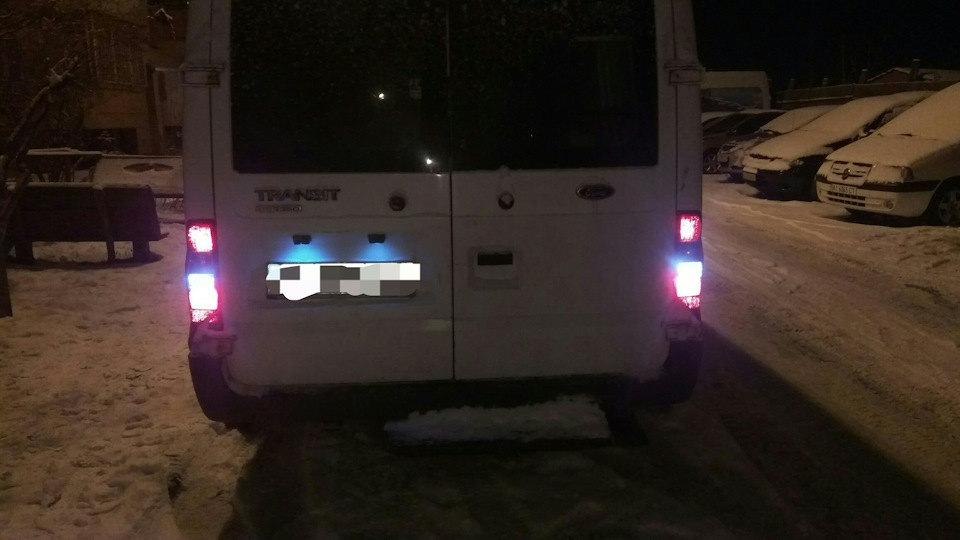 Заміна лампочок заднього ходу та підсвічування номера 2