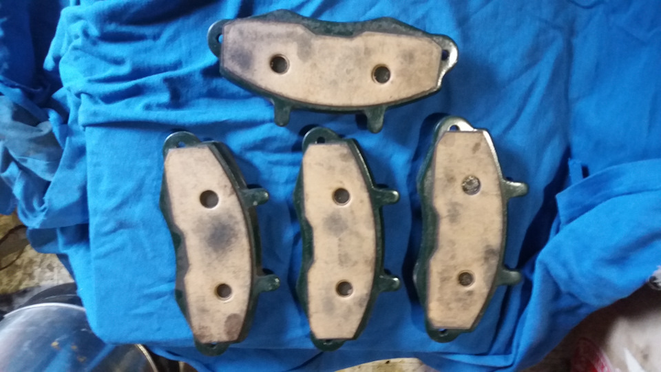 Продам нові передні колодки 4