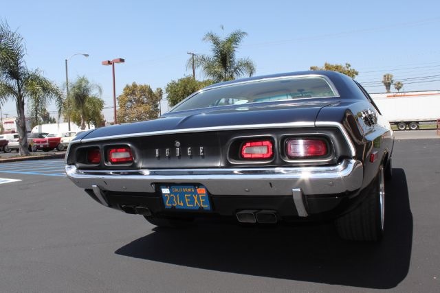 Роблять Dodge Challenger 1972 знайомі в Німеччині 4