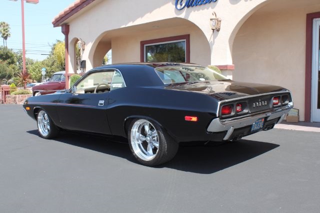 Роблять Dodge Challenger 1972 знайомі в Німеччині 3