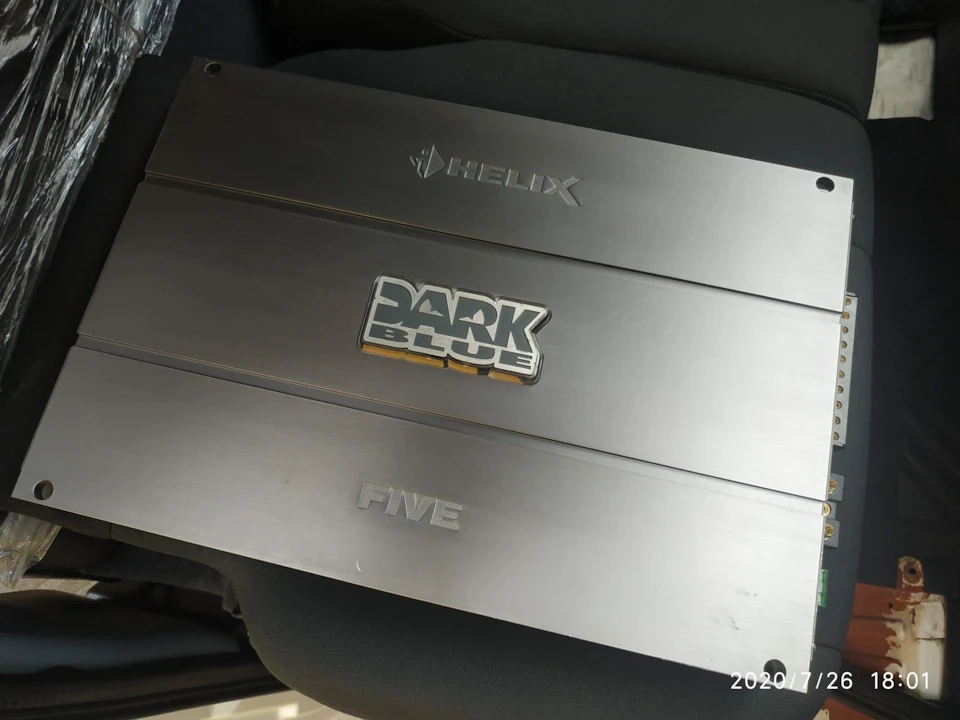 Встановлення підсилювача HELIX Dark Blue Five