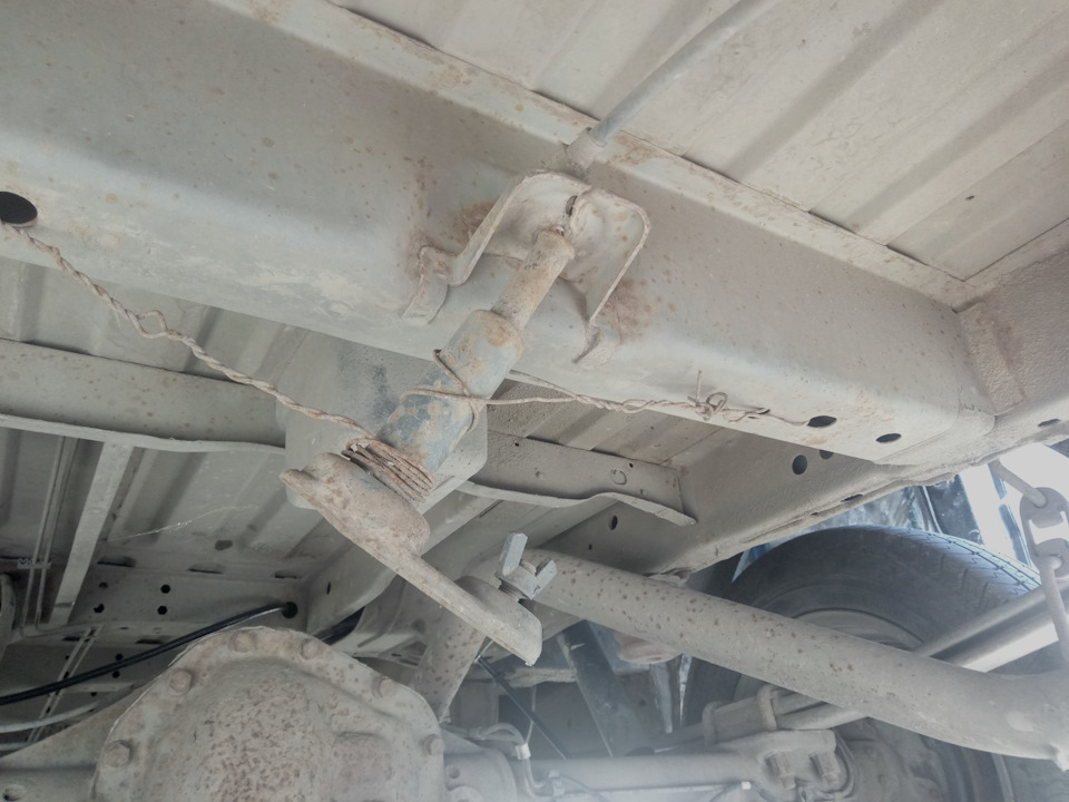 Кріплення запасного колеса Ford Transit 1