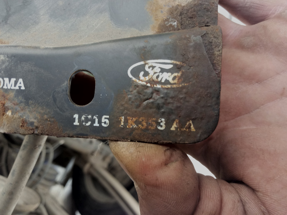 Кріплення запасного колеса Ford Transit 4