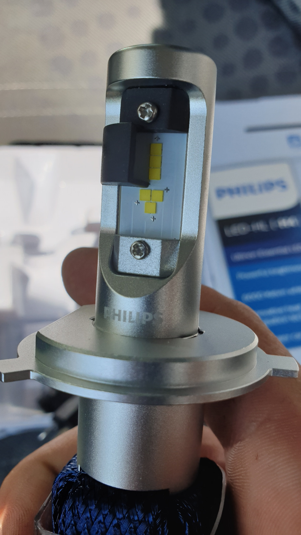Led Philips у фари головного світла 4