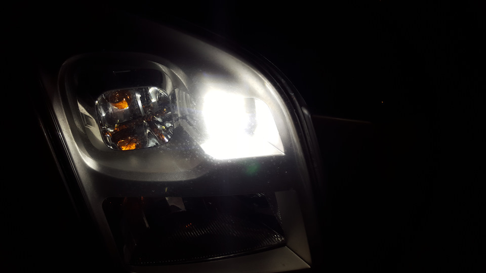 Заміна лампочок передніх габаритів на led 4