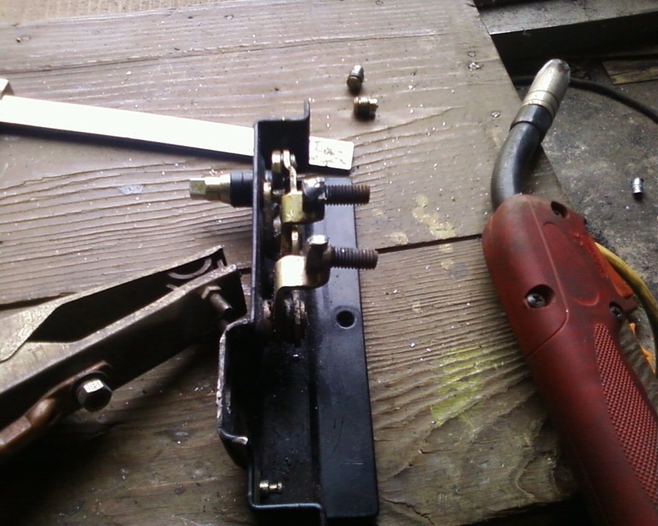 Обеззвучка задніх дверей та ремонт замку 5