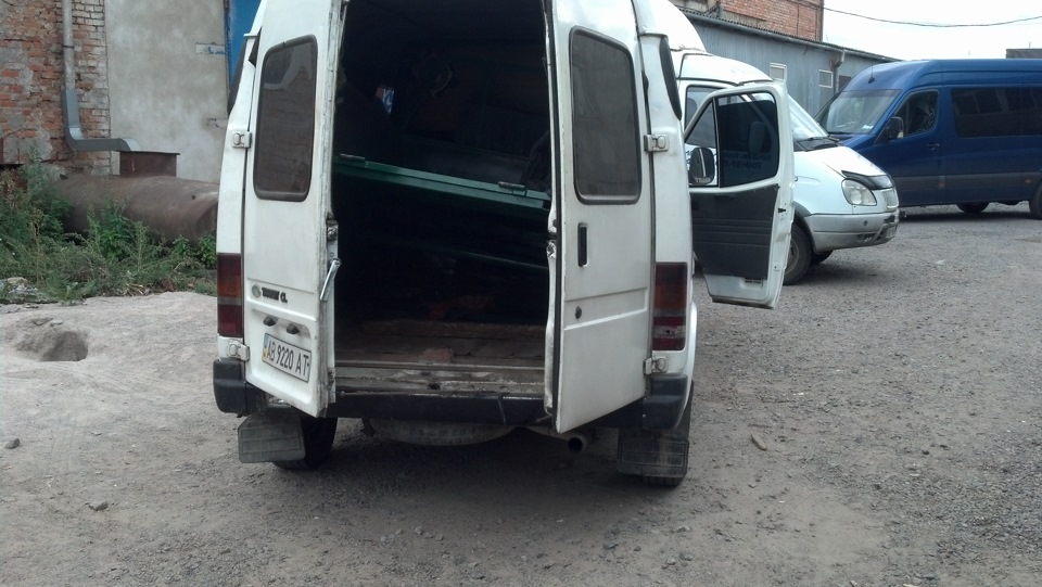 115 км з відкритими дверима, бородатий мерс 2