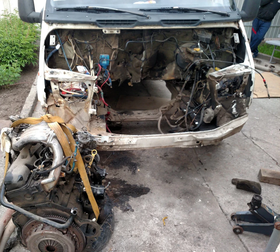 Заміна лонжеронів, або як можна втратити двигун