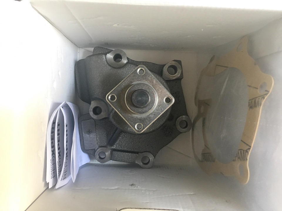 Теч з передньої плити двигуна 5