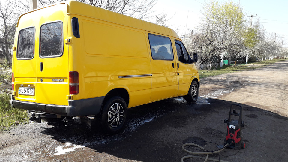 Скупалися сьогодні. 1