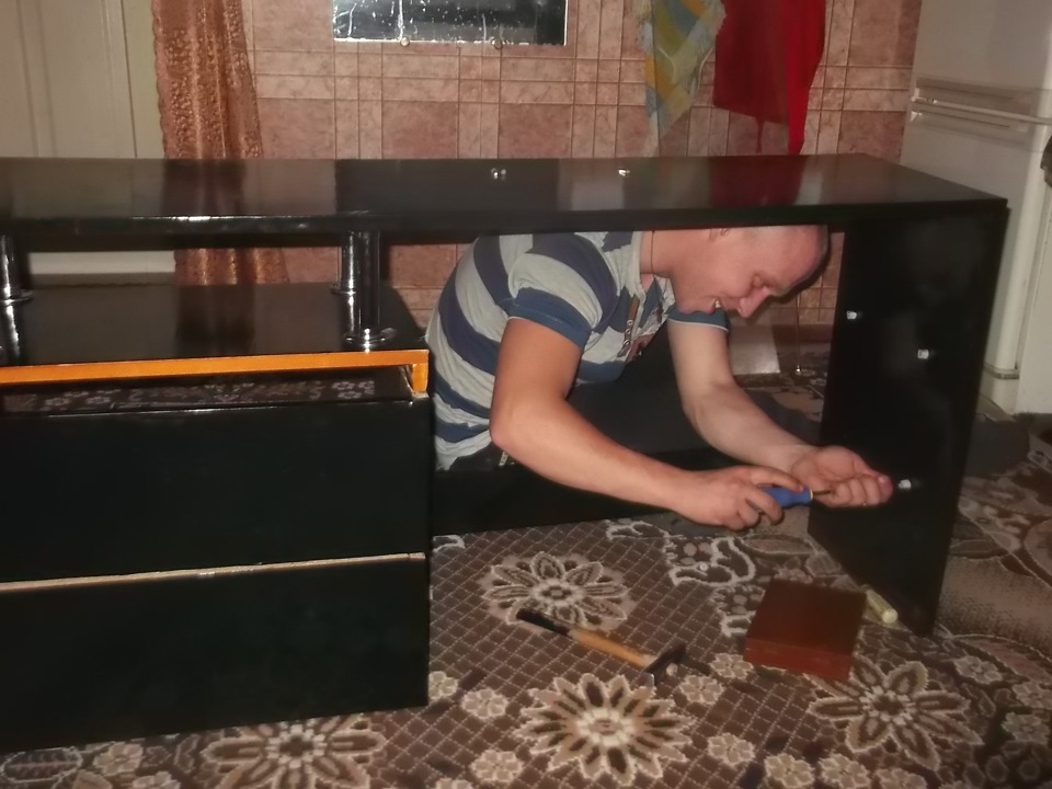 Домашній кінотеатр + саморобна тумбочка під телевізор 3