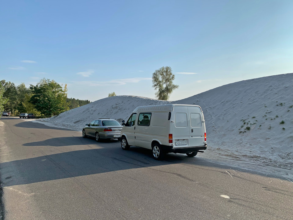 Фото Ford Transit та Opel Omega B 5