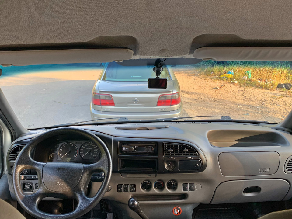 Фото Ford Transit та Opel Omega B 3