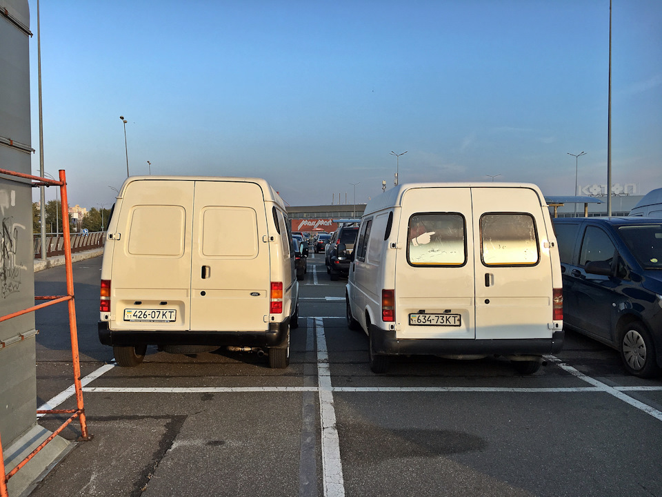 Фото Ford Transit. Зустрів близнюка 4