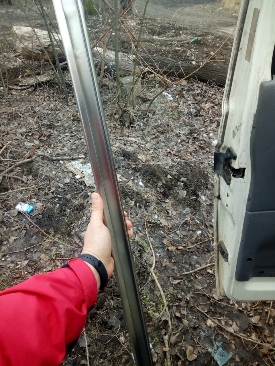 Напрямна середня зсувні двері+ролик. 3