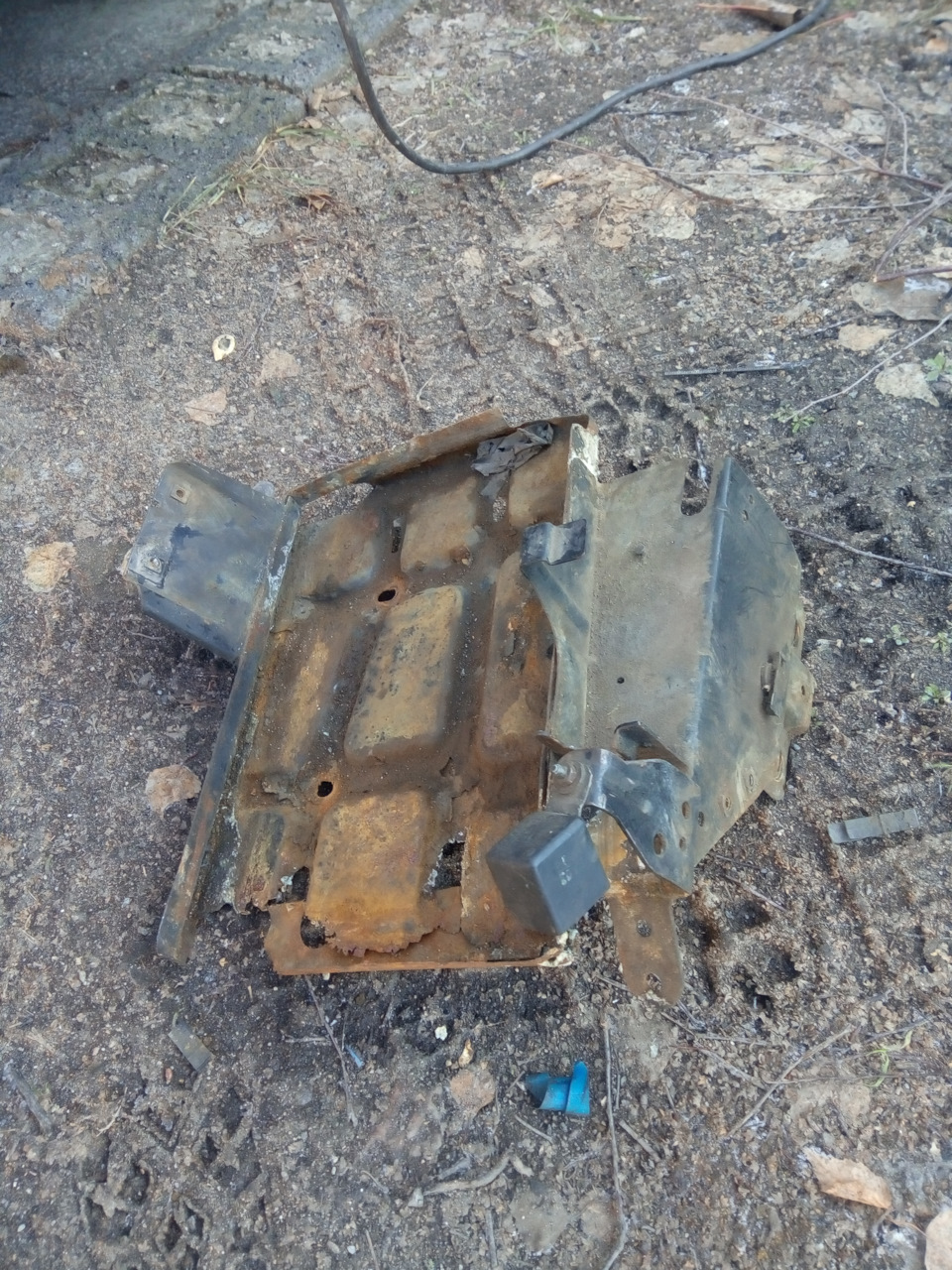 Новий АКБ і майданчик новий під нього ж. 2