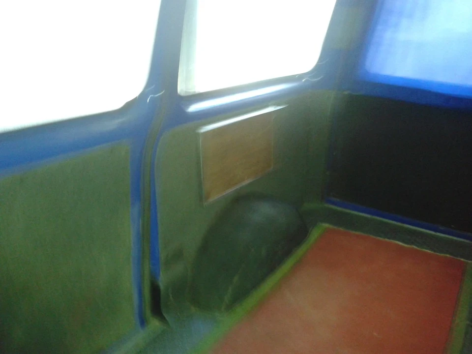 Столік.