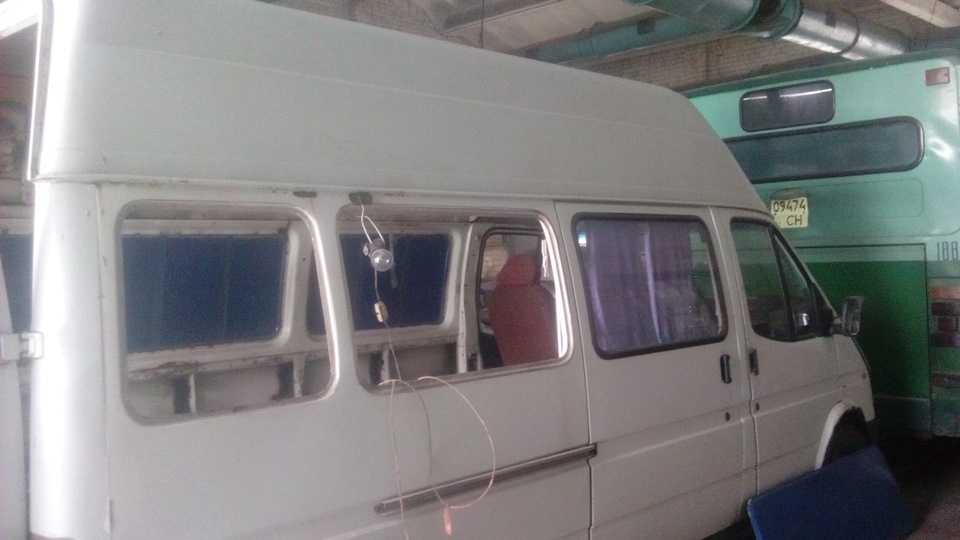 Йде справа по зварюванню. 3