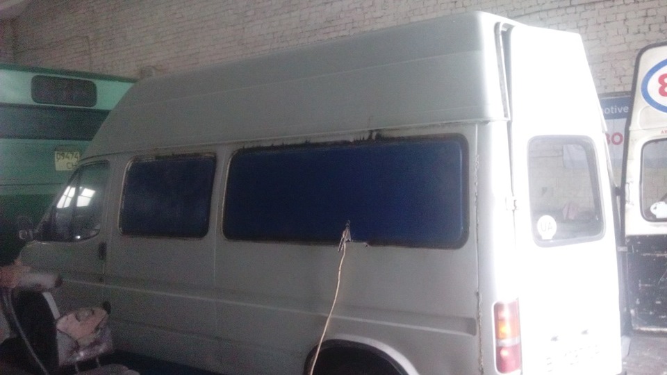 Йде справа по зварюванню. 2