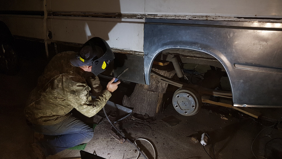 Зварювальні роботи, вечір 6) одна сторона майже готова 4