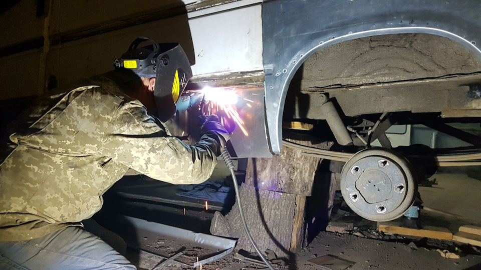 Зварювальні роботи, вечір 6) одна сторона майже готова 5