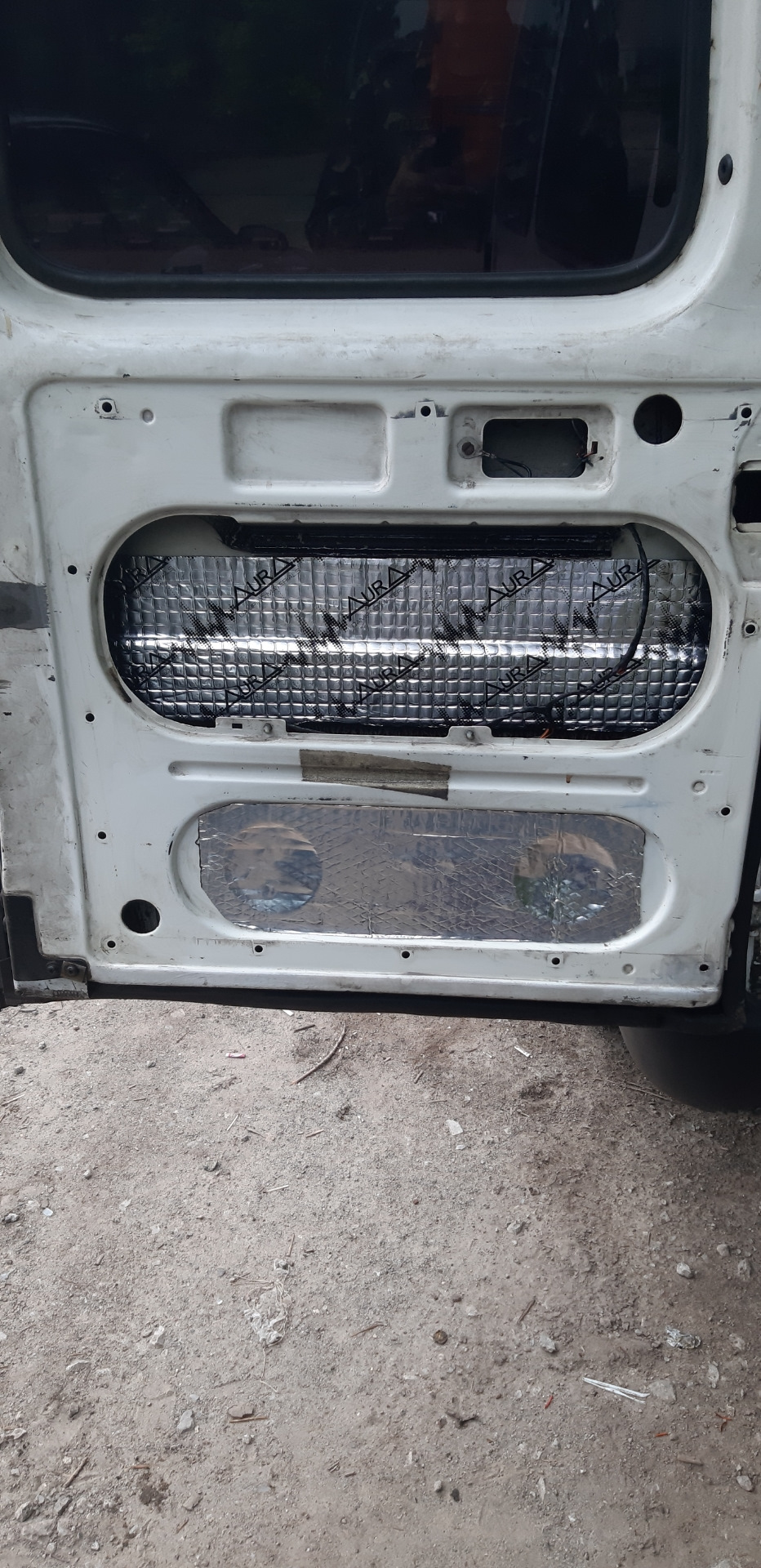 Задні двері та made in China 1