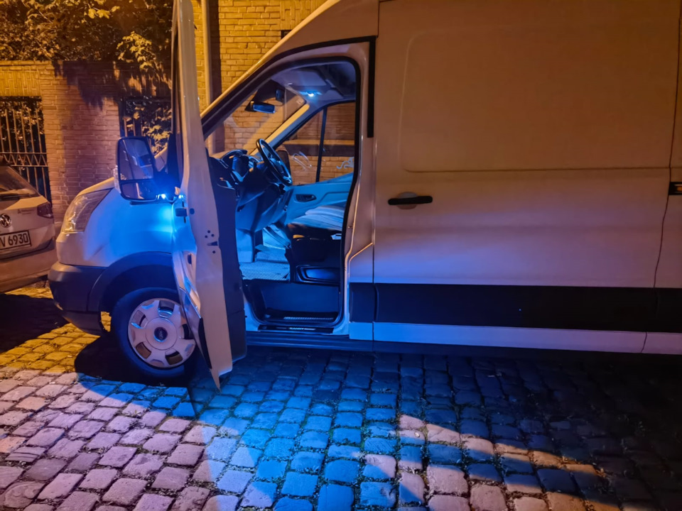 датчик світла для підсвічування ніг та салону 2