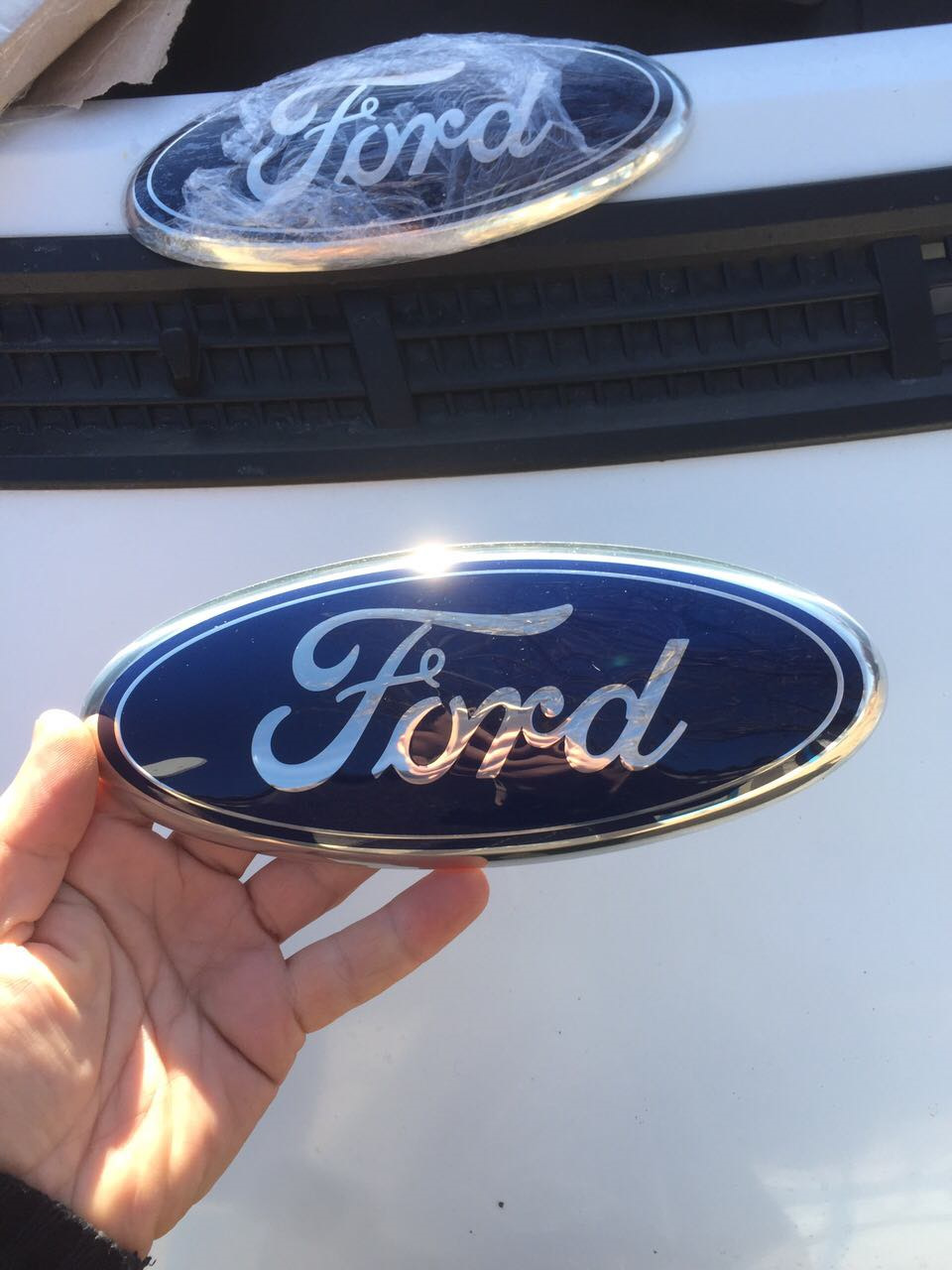 заміна логотипу Ford 1