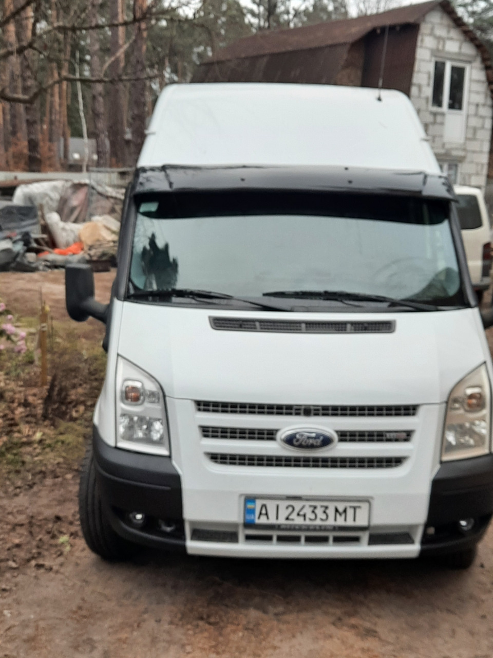 Встановлення козирок над лобовим, спідниця фарбування в білий. 2