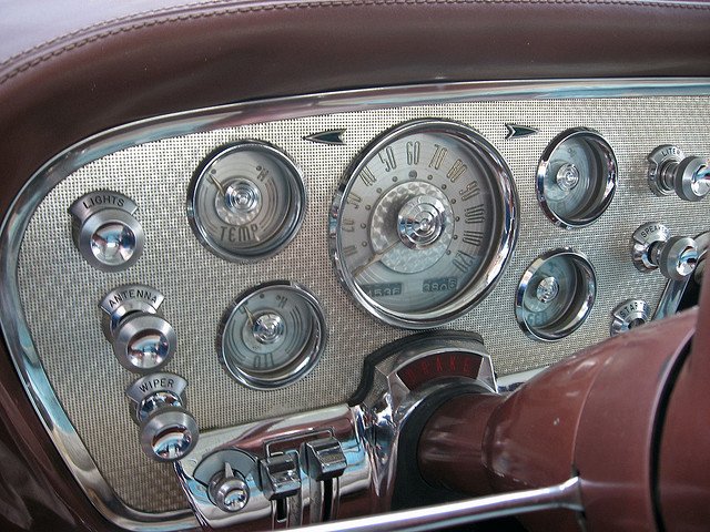 ГАЗ-13 Чайка VS Packard Carribean 2