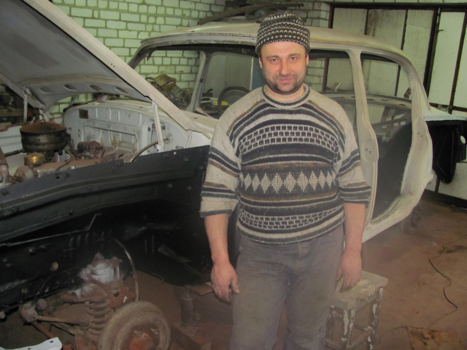 Люди, які займалися реставрацією автомобіля. 3