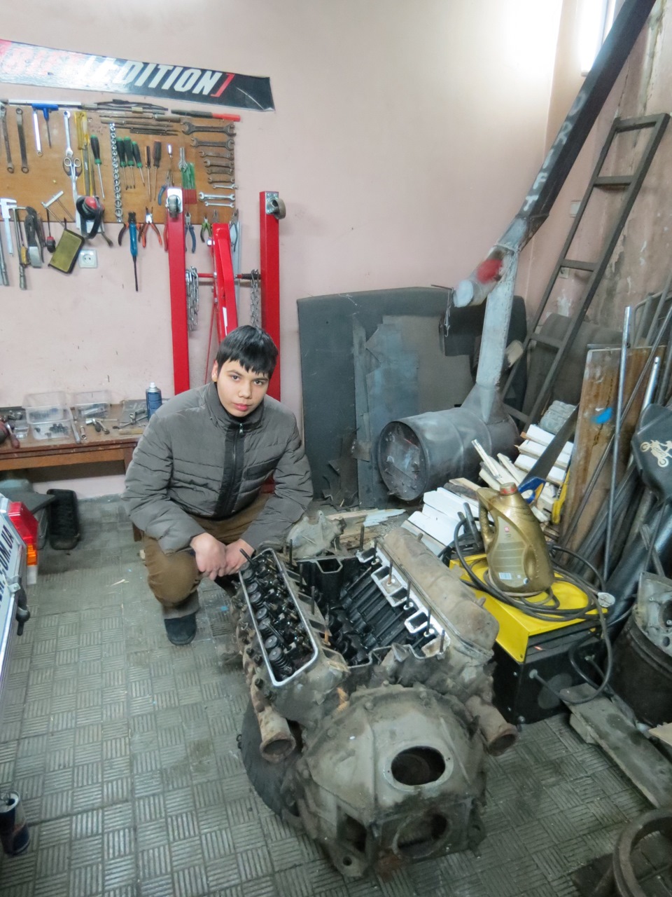 Приступили до розбирання свіжокупленого двигуна 1