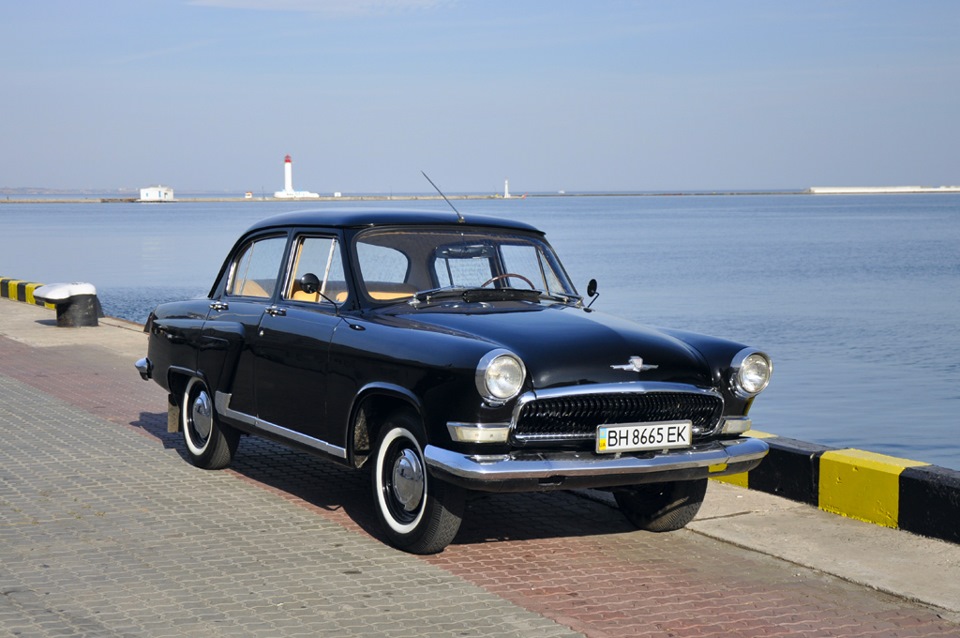 Літо 2014. Одеса, морвокзал. Чорна волга ГАЗ 21 3