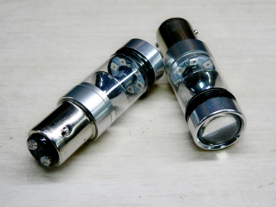 29. LED CREE — лампочки в задние фонари. 2