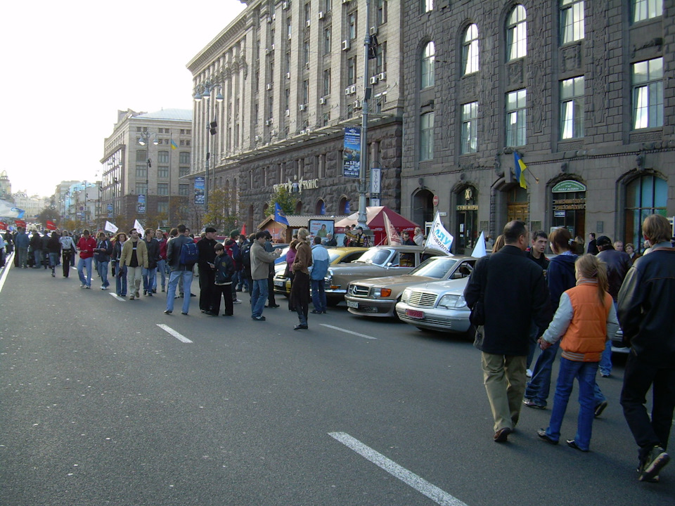 Дружня зустріч клубів на Хрещатику в день автомобіліста 2006. Частина-1. 5