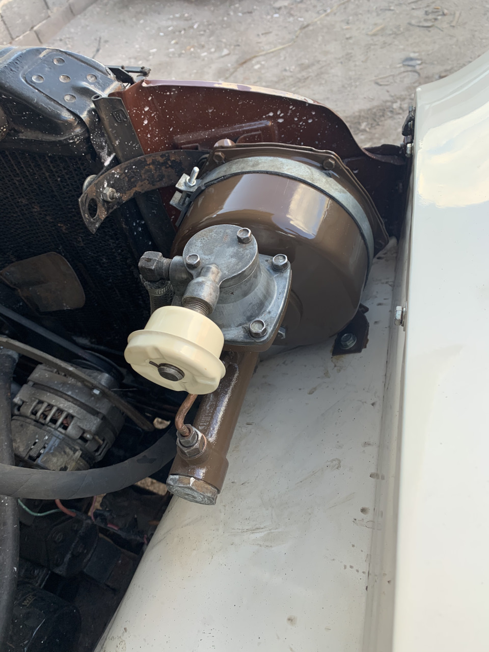 Вакуумний підсилювач гальм та розподільник. 1