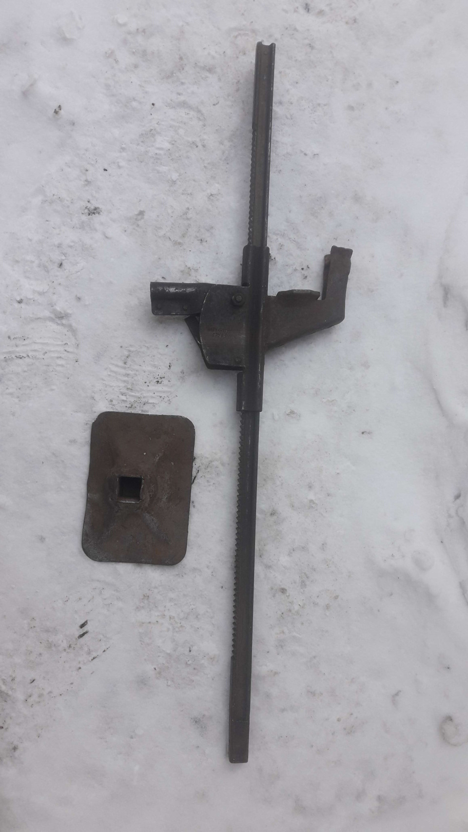 Допоможіть пізнати домкрат. Газ 21 1 серія? 1