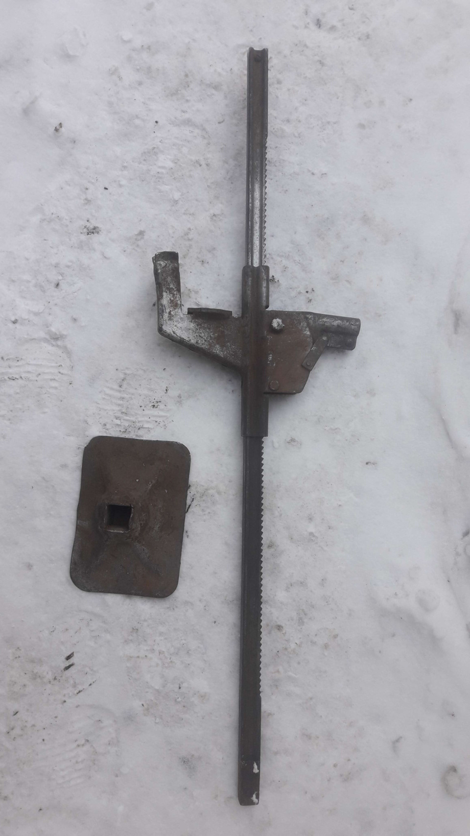 Допоможіть пізнати домкрат. Газ 21 1 серія? 3